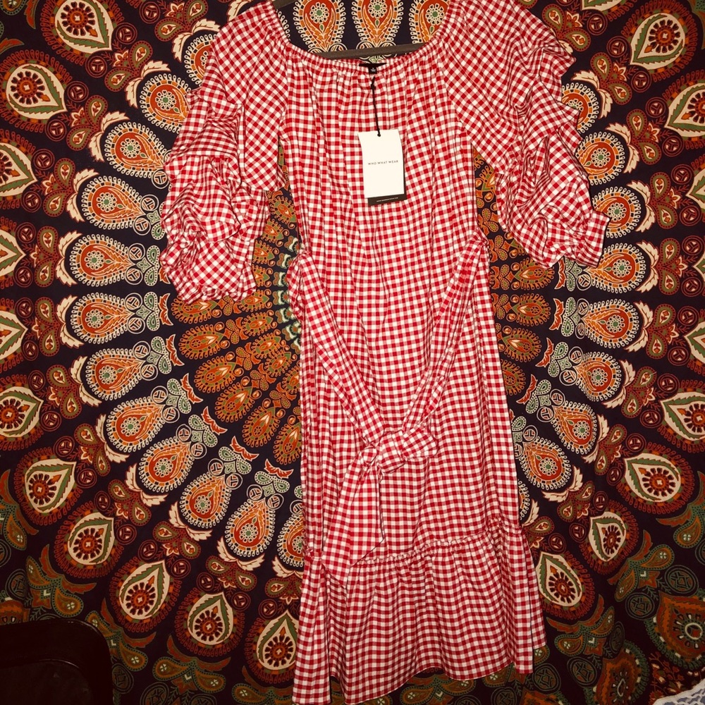 CHECKERED BARDOT DRESS⚪️🔴